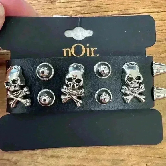 nOir Jewelry Black Skull and Spike Bracelet ~ NEW! - Picture 1 of 3